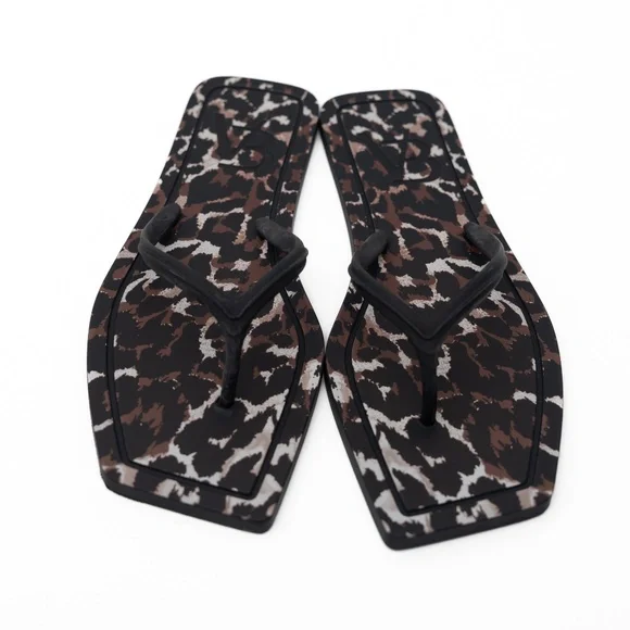 Veronica Beard - Analee Flat Thong Sandals - Picture 2 of 9